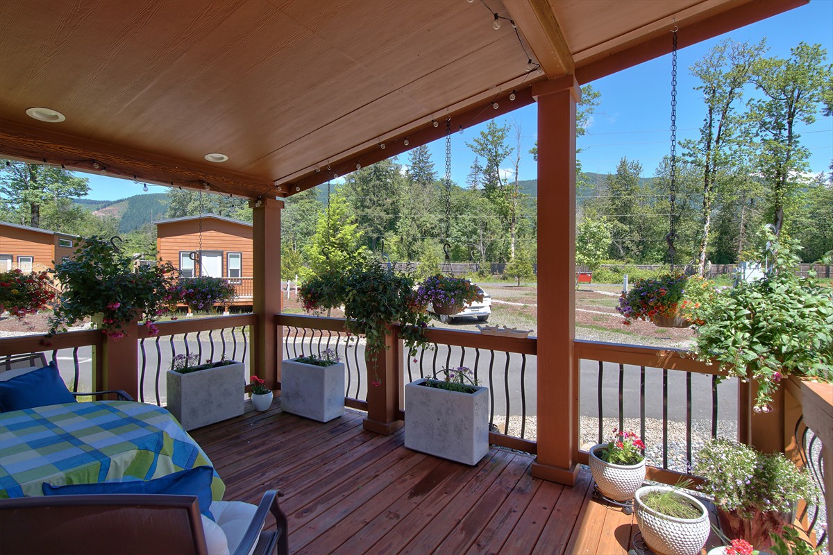 mthoodvillage_010
