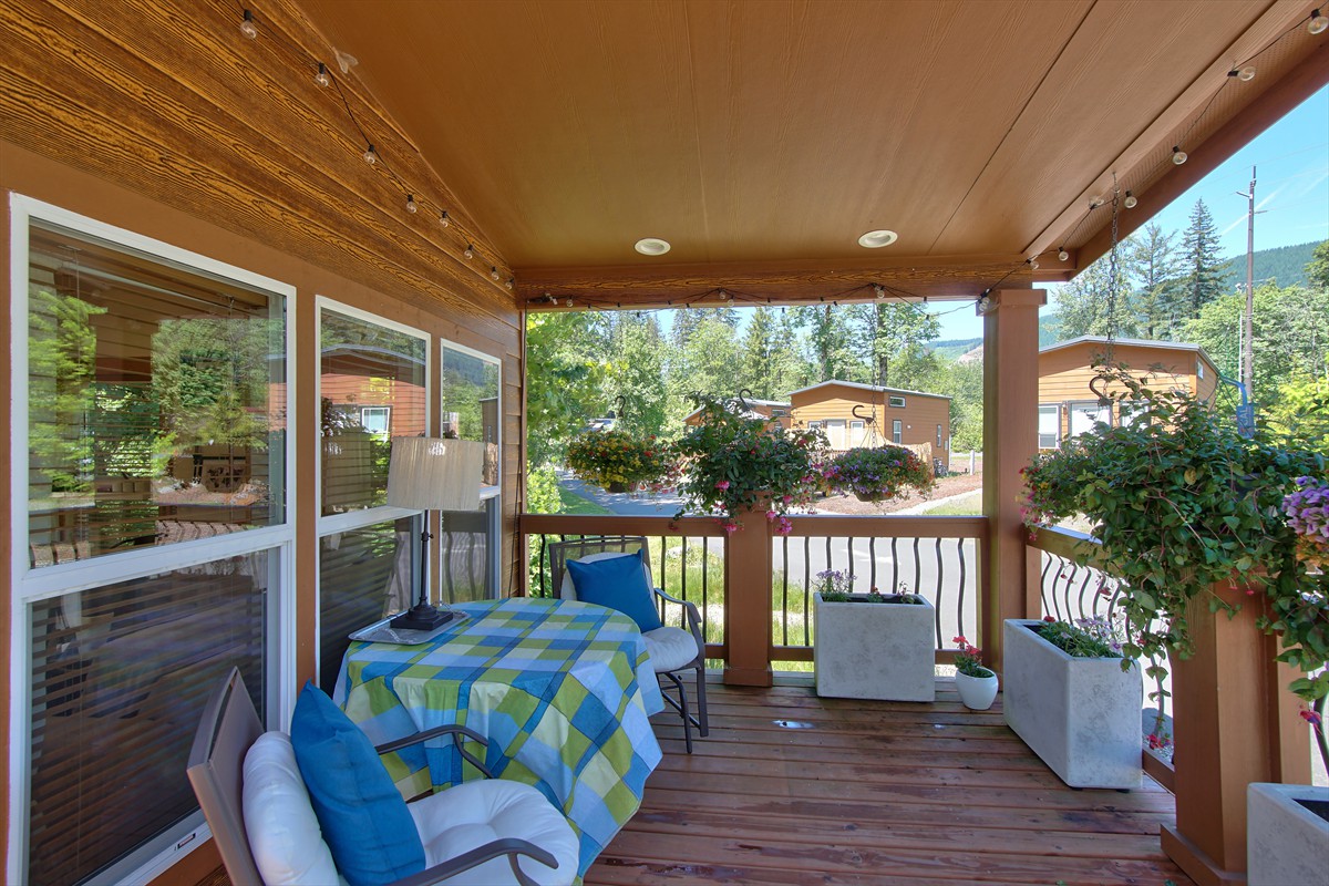 mthoodvillage_012
