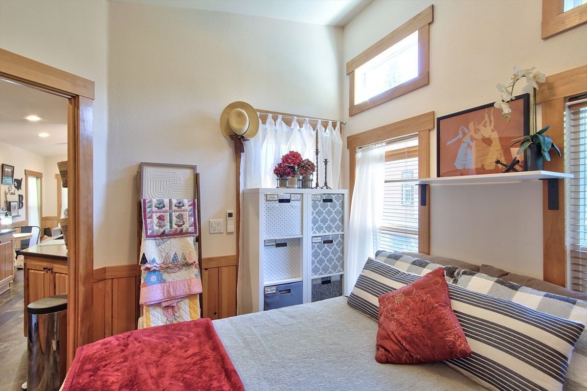 mthoodvillage_035