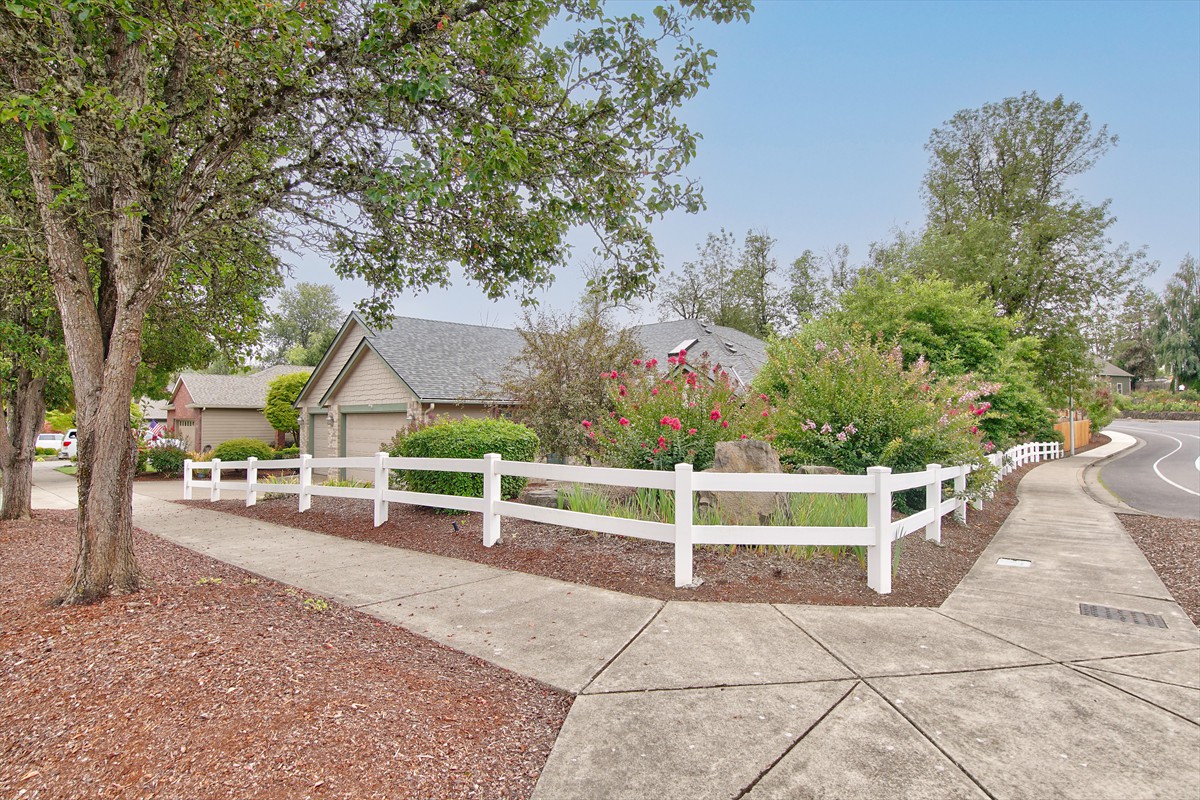 1395westmeadowsdrnw_003