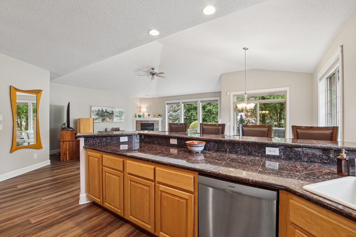 1395westmeadowsdrnw_013